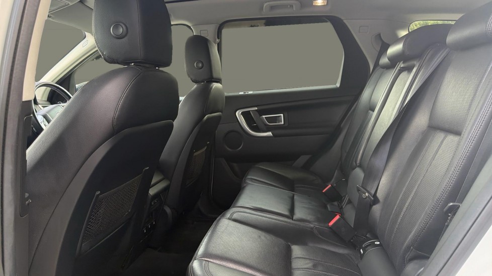 Land Rover Discovery Sport 2.0 TD4 180 HSE 5dr Auto Diesel Station Wagon - Image 4