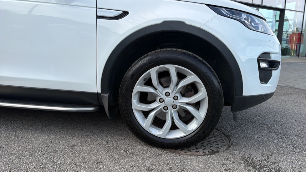 Land Rover Discovery Sport 2.0 TD4 180 HSE 5dr Auto Diesel Station Wagon - Image 8