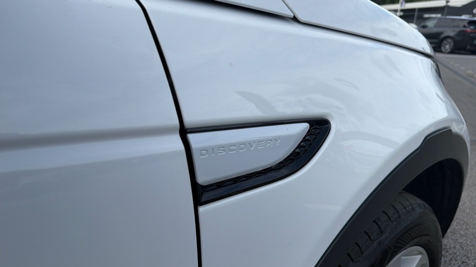 Land Rover Discovery Sport 2.0 TD4 180 HSE 5dr Auto Diesel Station Wagon - Image 22