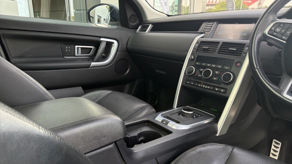 Land Rover Discovery Sport 2.0 TD4 180 HSE 5dr Auto Diesel Station Wagon - Image 41