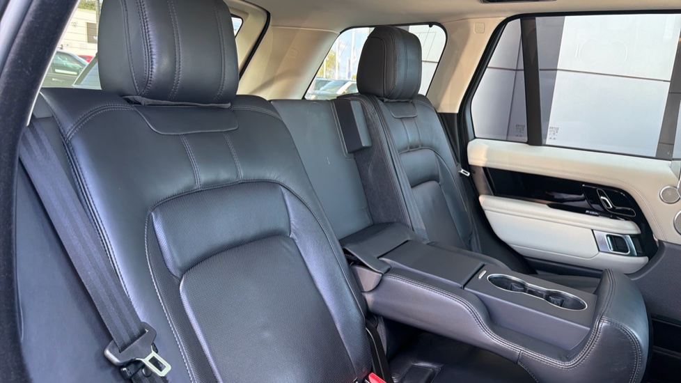 Land Rover Range Rover 2.0 P400e Vogue SE 4dr Auto Estate - Image 24