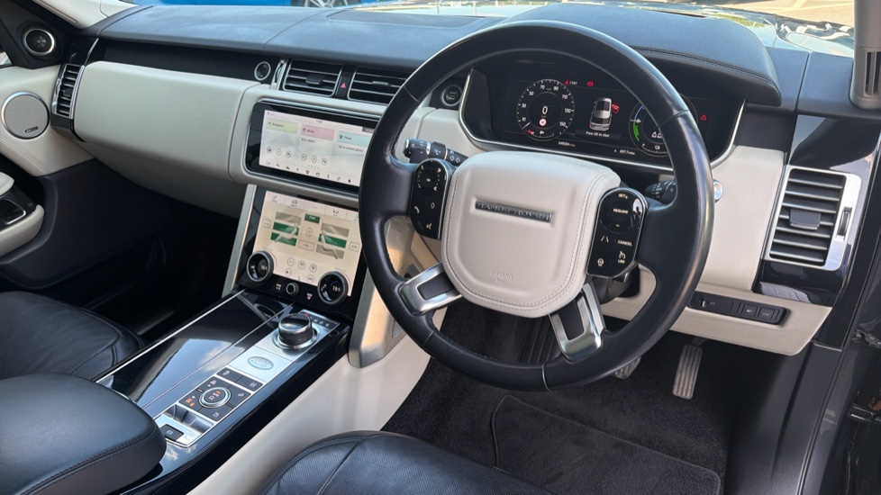 Land Rover Range Rover 2.0 P400e Vogue SE 4dr Auto Estate - Image 28