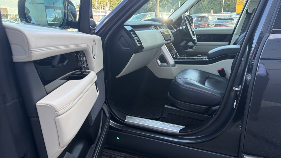 Land Rover Range Rover 2.0 P400e Vogue SE 4dr Auto Estate - Image 40