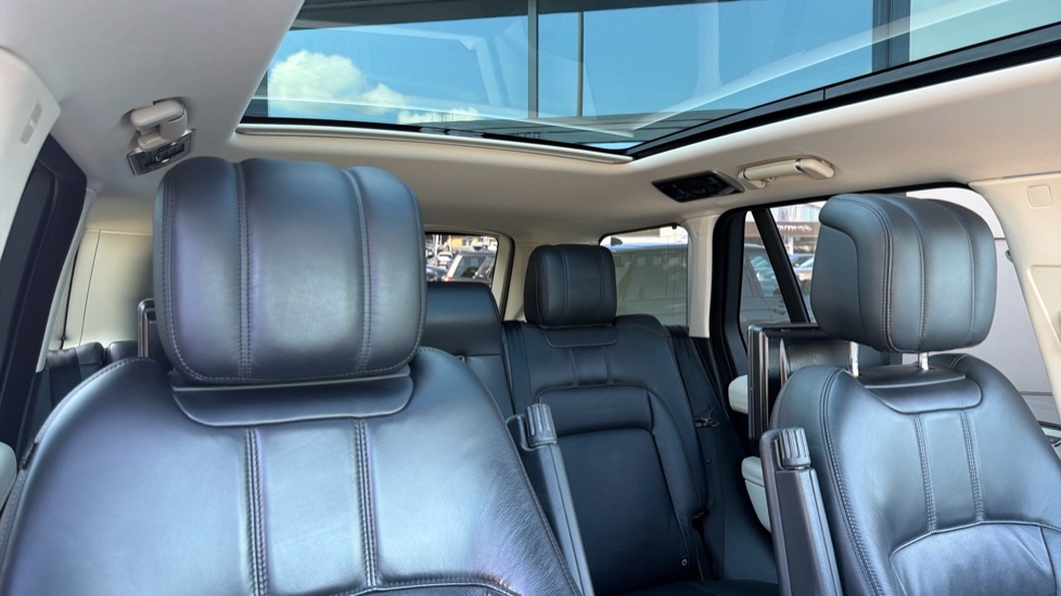 Land Rover Range Rover 2.0 P400e Vogue SE 4dr Auto Estate - Image 43