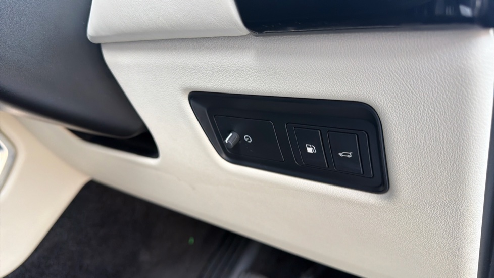Land Rover Range Rover 2.0 P400e Vogue SE 4dr Auto Estate - Image 45