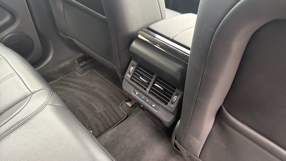 Land Rover Range Rover Evoque 1.5 P300e R-Dynamic SE 5dr Auto Hatchback - Image 18