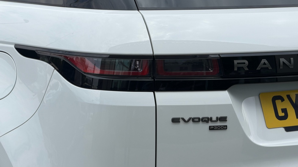 Land Rover Range Rover Evoque 1.5 P300e R-Dynamic SE 5dr Auto Hatchback - Image 19