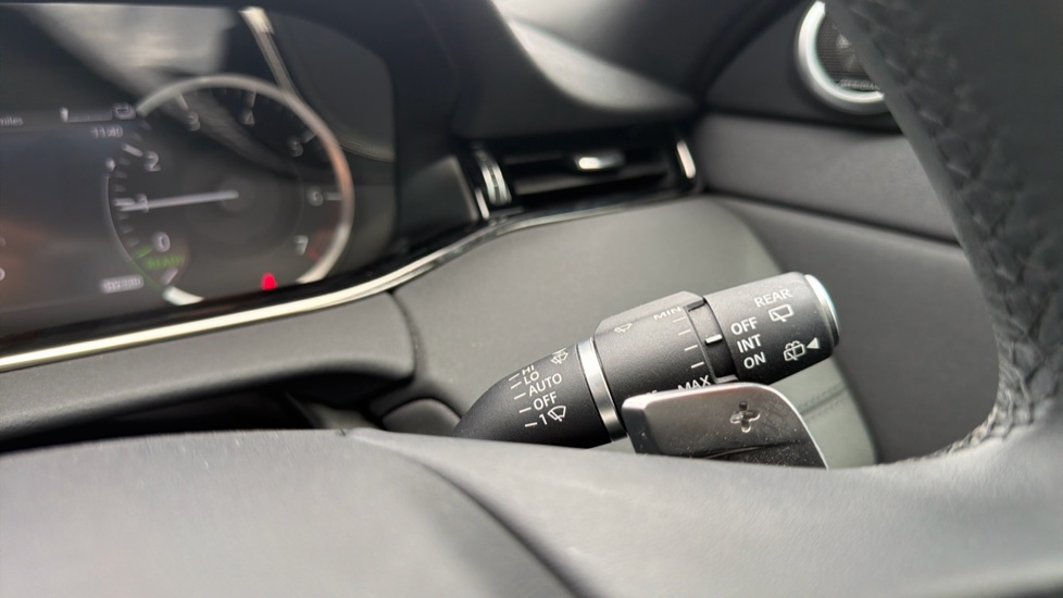Land Rover Range Rover Evoque 1.5 P300e R-Dynamic SE 5dr Auto Hatchback - Image 22