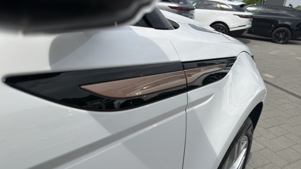 Land Rover Range Rover Evoque 1.5 P300e R-Dynamic SE 5dr Auto Hatchback - Image 35