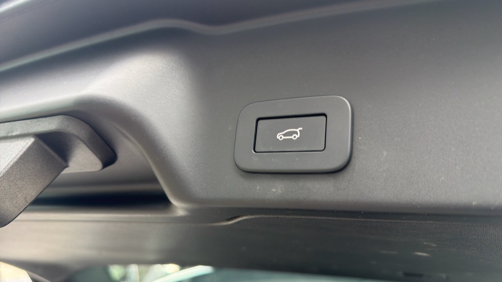 Land Rover Range Rover Evoque 1.5 P300e R-Dynamic SE 5dr Auto Hatchback - Image 39