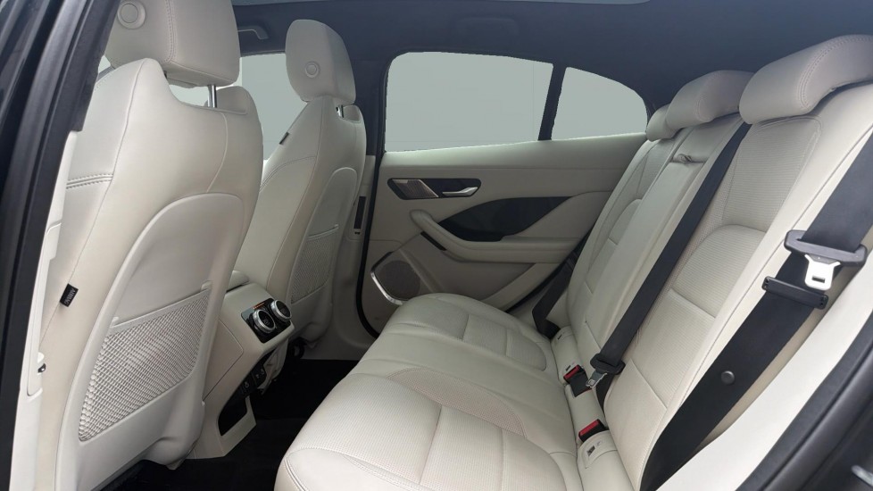 Jaguar I-Pace 294kW EV400 HSE Black 90kWh 5dr Auto 11kW Charger Electric Estate - Image 4