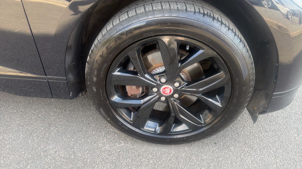 Jaguar I-Pace 294kW EV400 HSE Black 90kWh 5dr Auto 11kW Charger Electric Estate - Image 8