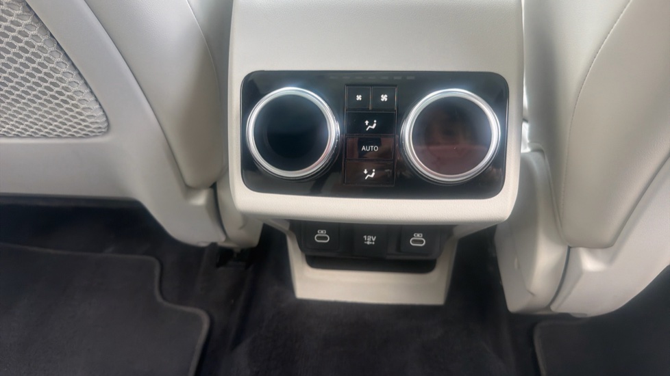 Jaguar I-Pace 294kW EV400 HSE Black 90kWh 5dr Auto 11kW Charger Electric Estate - Image 18