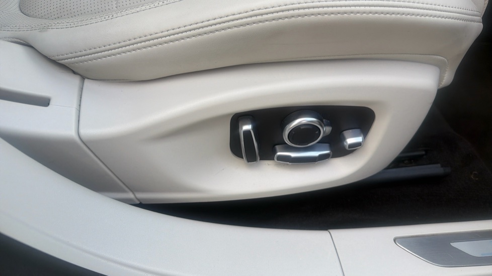 Jaguar I-Pace 294kW EV400 HSE Black 90kWh 5dr Auto 11kW Charger Electric Estate - Image 25