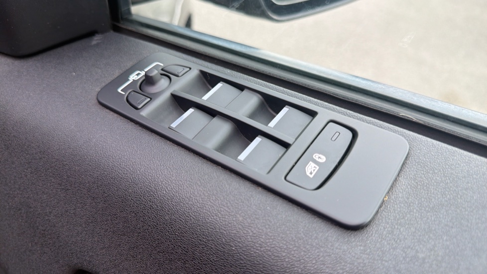 Land Rover Discovery Sport 1.5 P300e Urban Edition 5dr Auto [5 Seat] Station Wagon - Image 26
