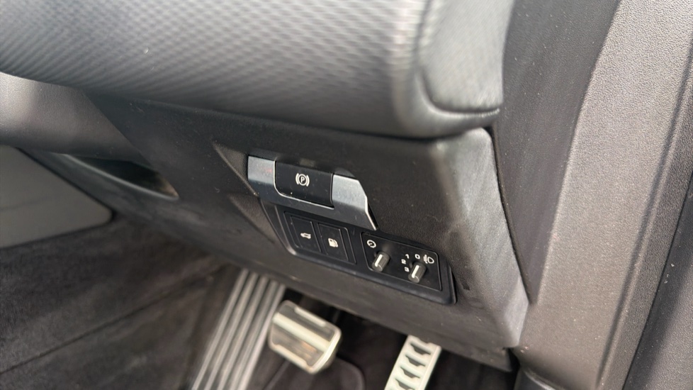 Land Rover Discovery Sport 1.5 P300e Urban Edition 5dr Auto [5 Seat] Station Wagon - Image 43