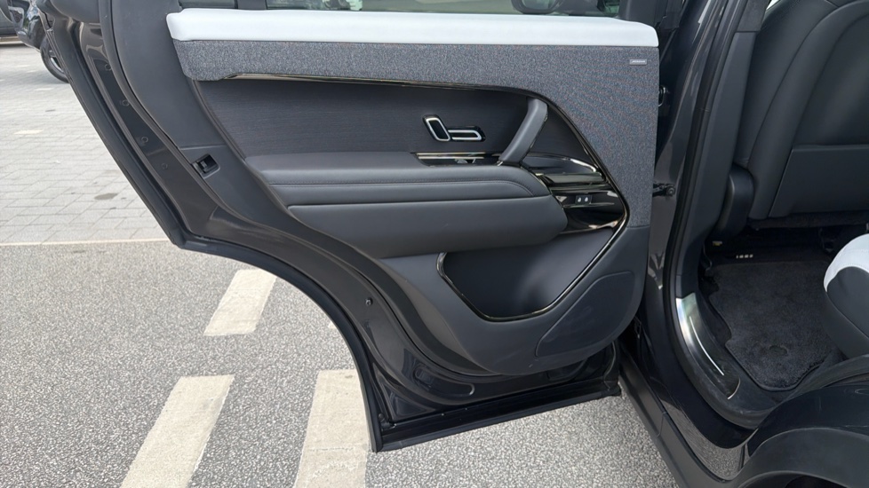 Land Rover Range Rover Sport 3.0 P440e Autobiography 5dr Auto Estate - Image 34