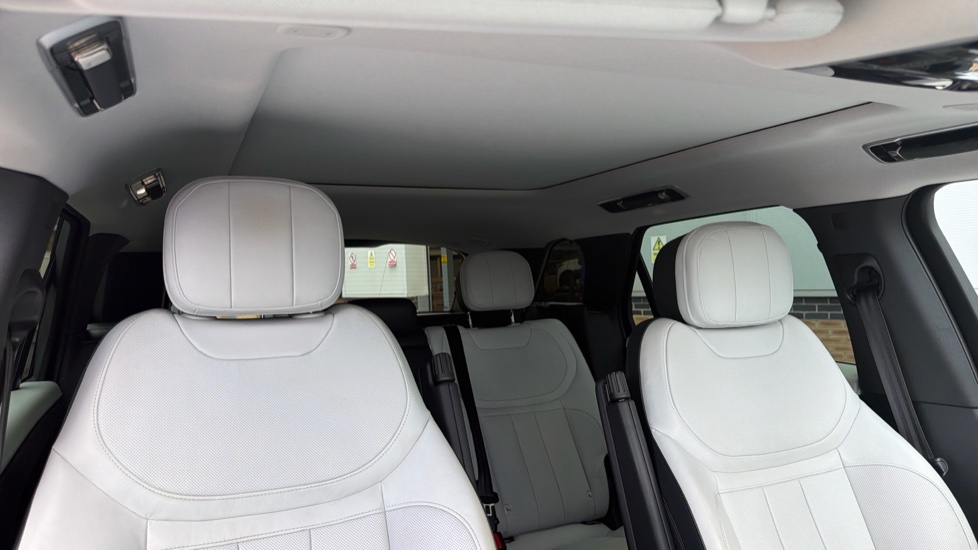 Land Rover Range Rover Sport 3.0 P440e Dynamic SE 5dr Auto Estate - Image 25
