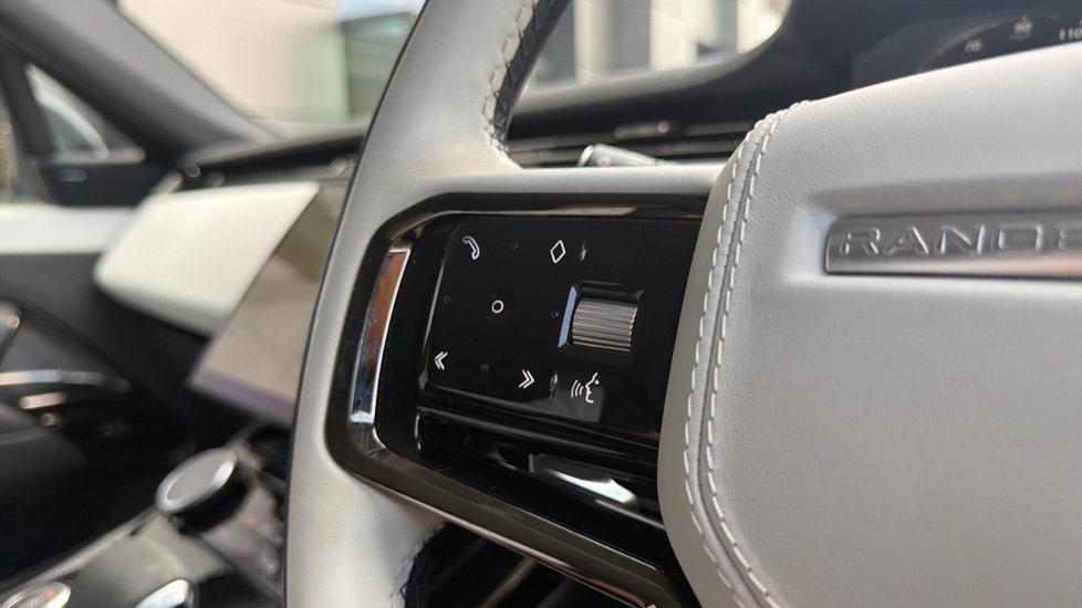 Land Rover Range Rover Sport 3.0 P440e Dynamic SE 5dr Auto Estate - Image 29