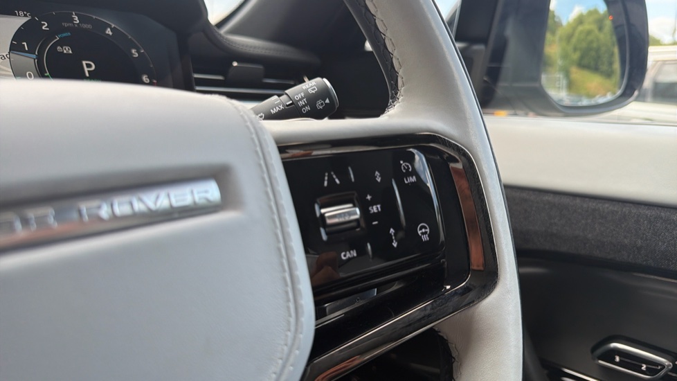 Land Rover Range Rover Sport 3.0 P440e Dynamic SE 5dr Auto Estate - Image 30