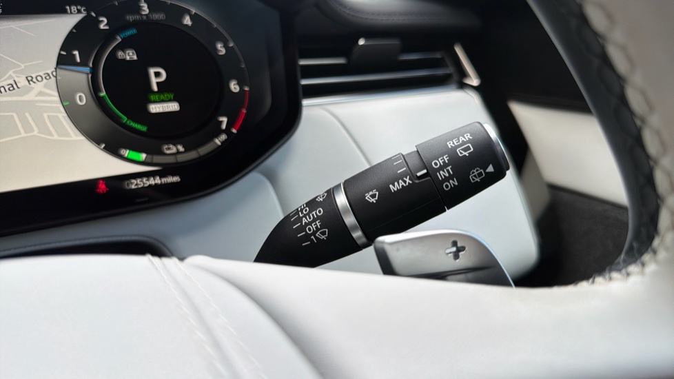 Land Rover Range Rover Sport 3.0 P440e Dynamic SE 5dr Auto Estate - Image 31