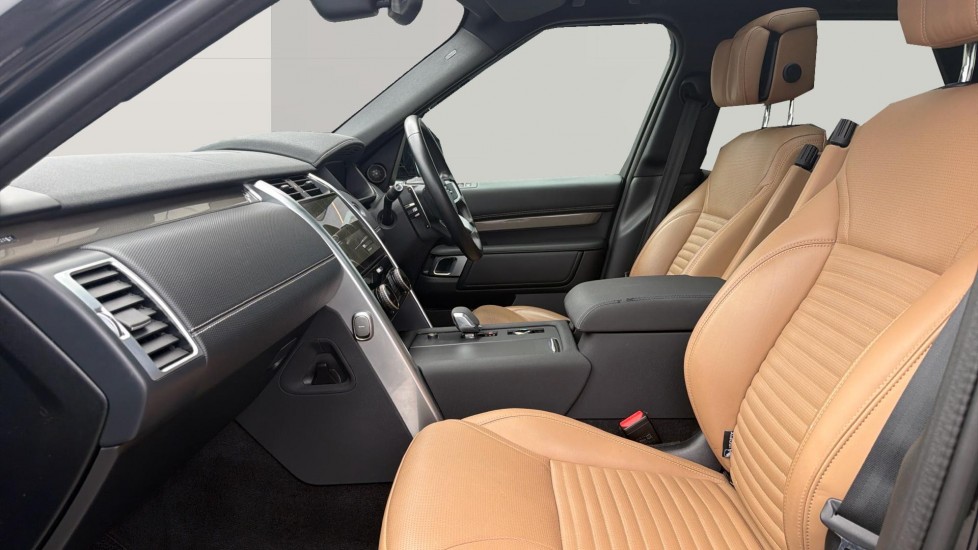 Land Rover Discovery 3.0 D300 Metropolitan Edition 5dr Auto Diesel Station Wagon - Image 3