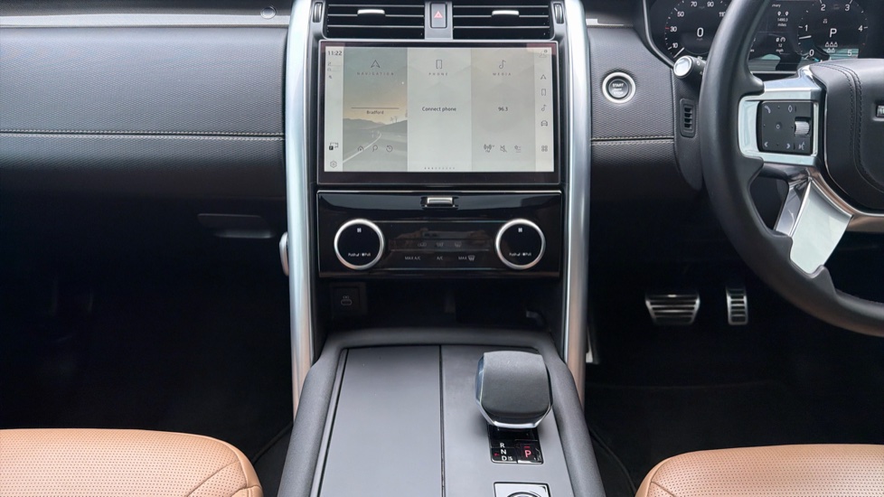 Land Rover Discovery 3.0 D300 Metropolitan Edition 5dr Auto Diesel Station Wagon - Image 14