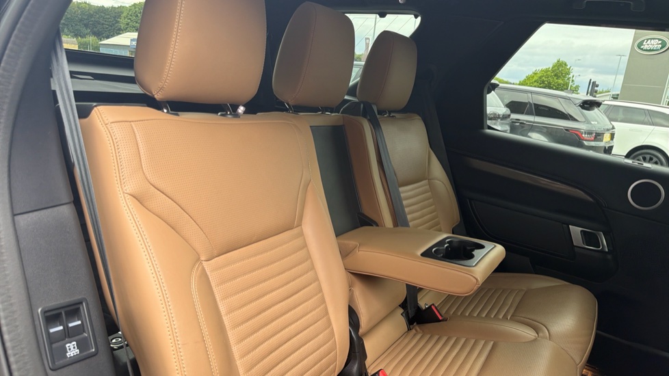 Land Rover Discovery 3.0 D300 Metropolitan Edition 5dr Auto Diesel Station Wagon - Image 21