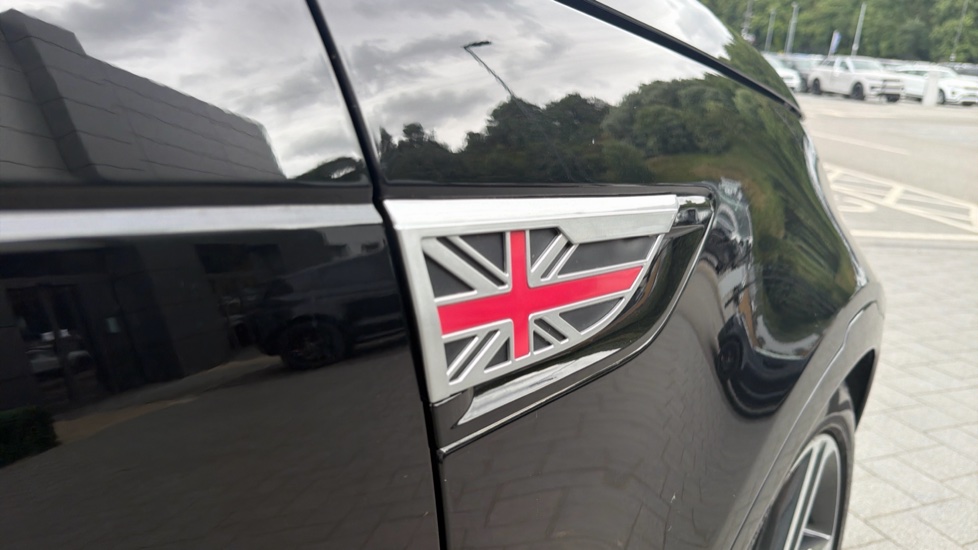 Land Rover Discovery 3.0 D300 Metropolitan Edition 5dr Auto Diesel Station Wagon - Image 25
