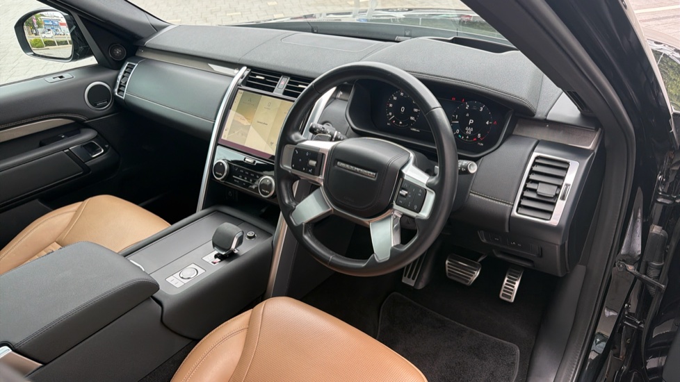 Land Rover Discovery 3.0 D300 Metropolitan Edition 5dr Auto Diesel Station Wagon - Image 26