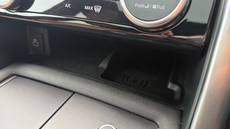 Land Rover Discovery 3.0 D300 Metropolitan Edition 5dr Auto Diesel Station Wagon - Image 34