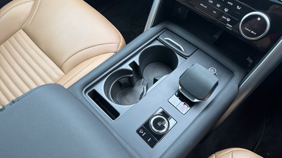 Land Rover Discovery 3.0 D300 Metropolitan Edition 5dr Auto Diesel Station Wagon - Image 37