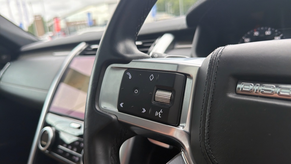 Land Rover Discovery 3.0 D300 Metropolitan Edition 5dr Auto Diesel Station Wagon - Image 39