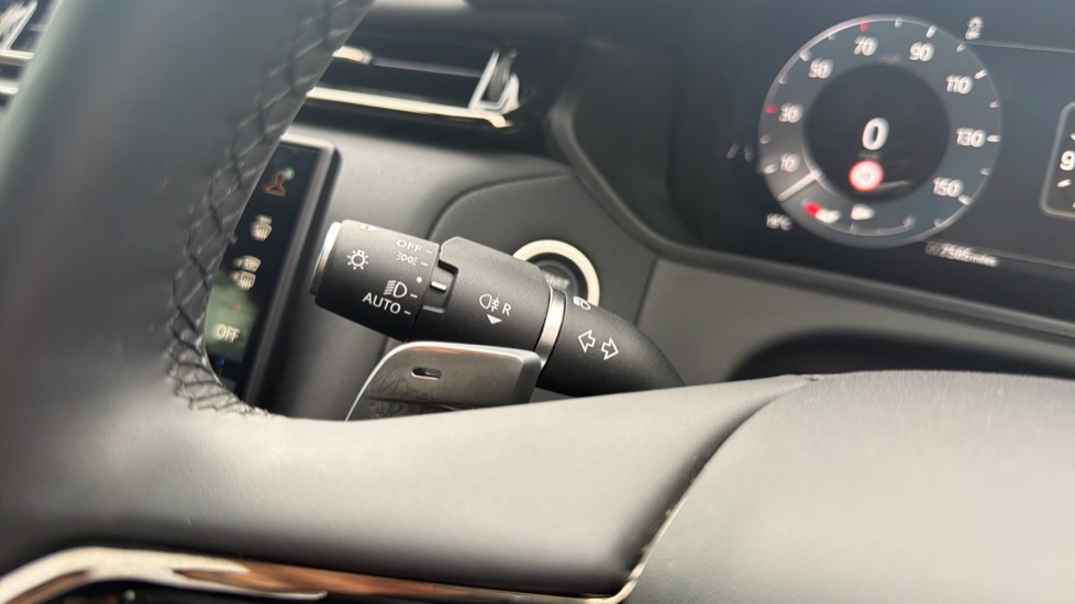 Land Rover Range Rover Velar 2.0 D200 MHEV Dynamic SE 5dr Auto Diesel Estate - Image 23