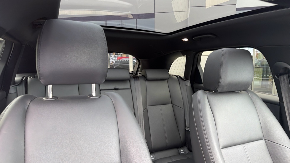 Land Rover Range Rover Velar 2.0 D200 MHEV Dynamic SE 5dr Auto Diesel Estate - Image 33
