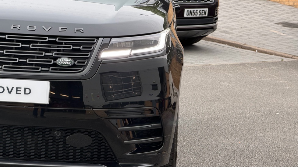 Land Rover Range Rover Velar 2.0 D200 MHEV Dynamic SE 5dr Auto Diesel Estate - Image 37