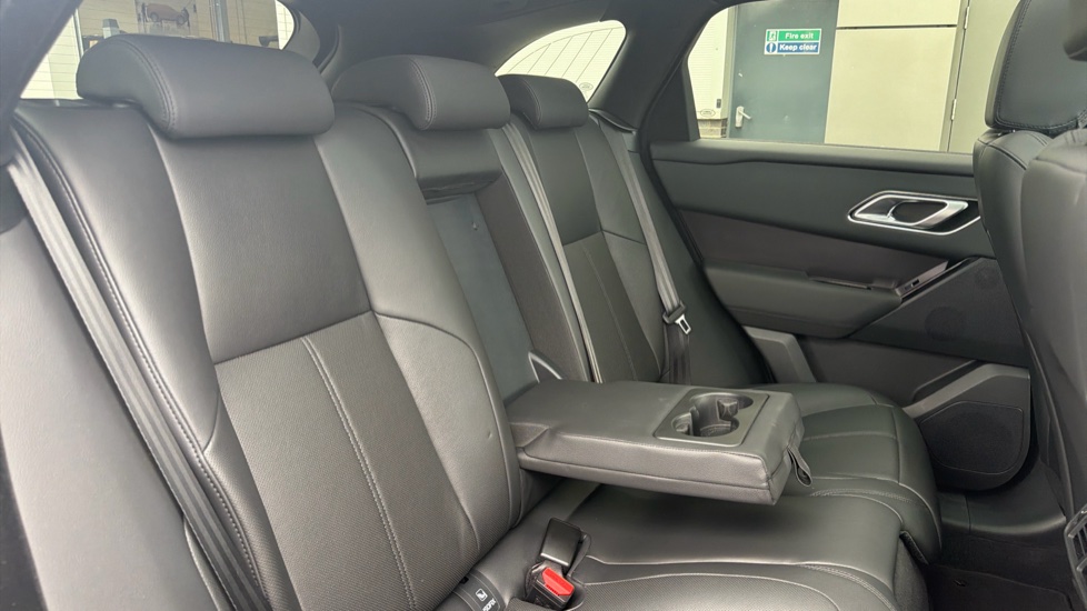Land Rover Range Rover Velar 2.0 D200 MHEV Dynamic SE 5dr Auto Diesel Estate - Image 38