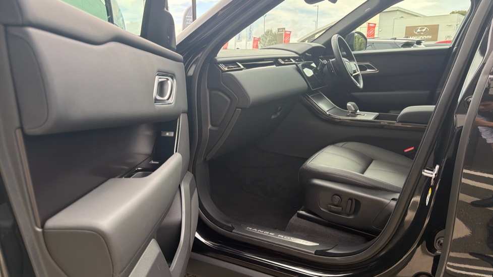 Land Rover Range Rover Velar 2.0 D200 MHEV Dynamic SE 5dr Auto Diesel Estate - Image 41