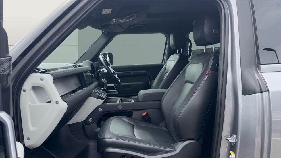 Land Rover Defender 3.0 D250 X-Dynamic SE 90 3dr Auto Diesel Estate - Image 3