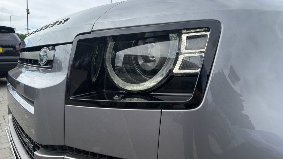 Land Rover Defender 3.0 D250 X-Dynamic SE 90 3dr Auto Diesel Estate - Image 38