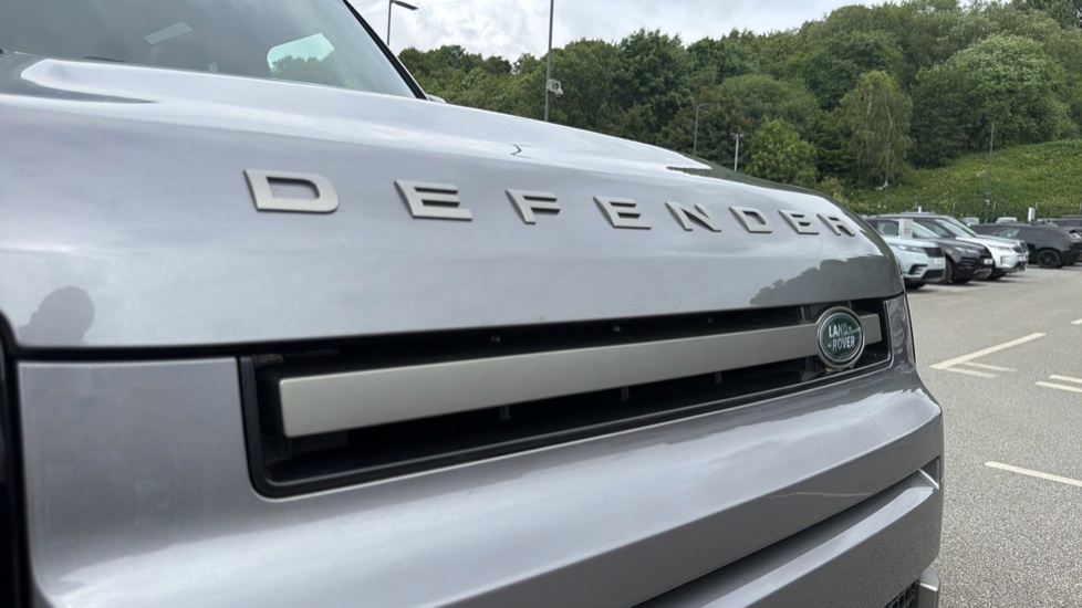 Land Rover Defender 3.0 D250 X-Dynamic SE 90 3dr Auto Diesel Estate - Image 39