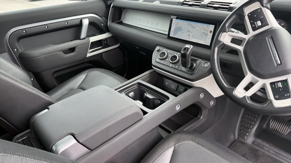 Land Rover Defender 3.0 D250 X-Dynamic SE 90 3dr Auto Diesel Estate - Image 42