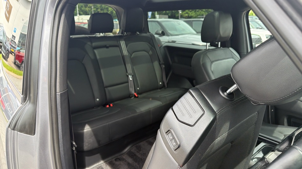 Land Rover Defender 3.0 D250 X-Dynamic SE 90 3dr Auto Diesel Estate - Image 45