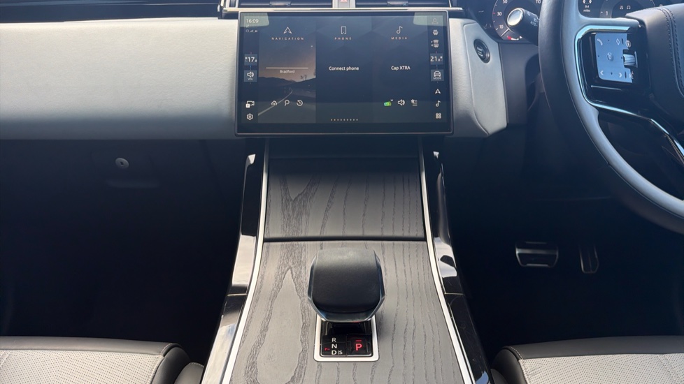 Land Rover Range Rover Velar 2.0 D200 MHEV Autobiography 5dr Auto [Revised] Diesel Estate - Image 14