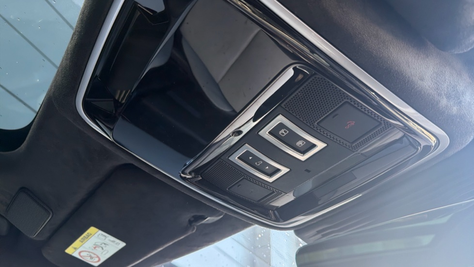Land Rover Range Rover Velar 2.0 D200 MHEV Autobiography 5dr Auto [Revised] Diesel Estate - Image 27