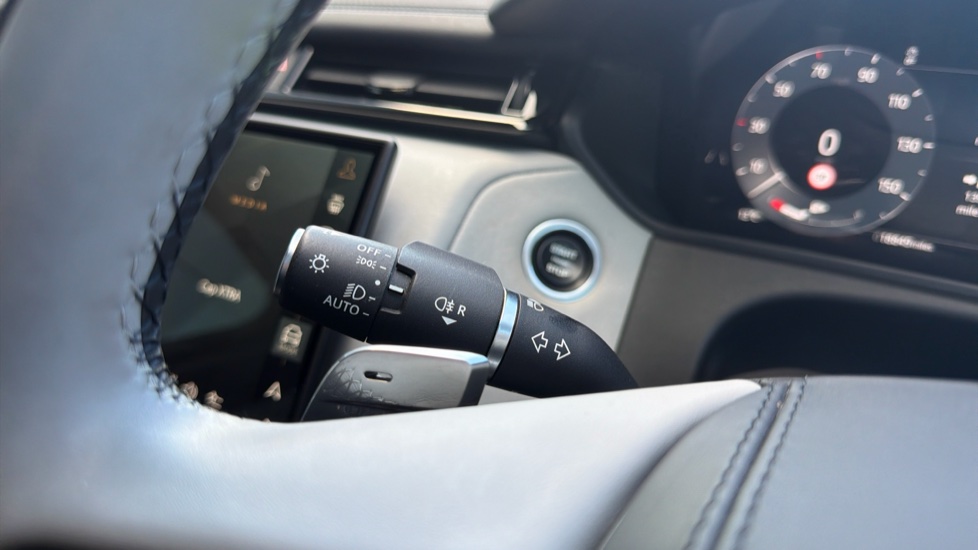 Land Rover Range Rover Velar 2.0 D200 MHEV Autobiography 5dr Auto [Revised] Diesel Estate - Image 33