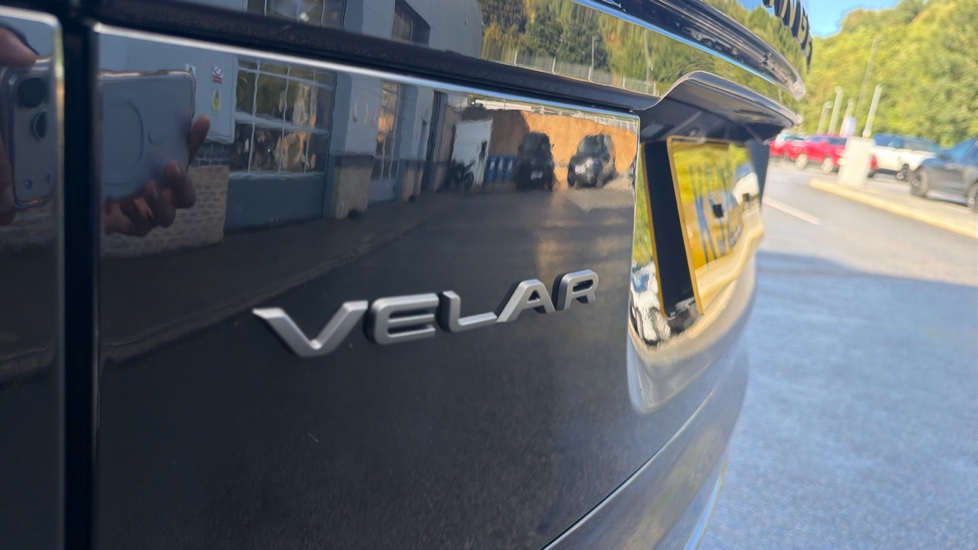 Land Rover Range Rover Velar 2.0 D200 MHEV Autobiography 5dr Auto [Revised] Diesel Estate - Image 35