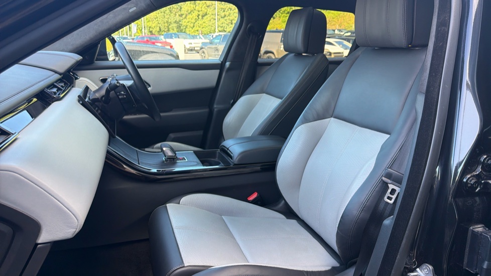 Land Rover Range Rover Velar 2.0 D200 MHEV Autobiography 5dr Auto [Revised] Diesel Estate - Image 38