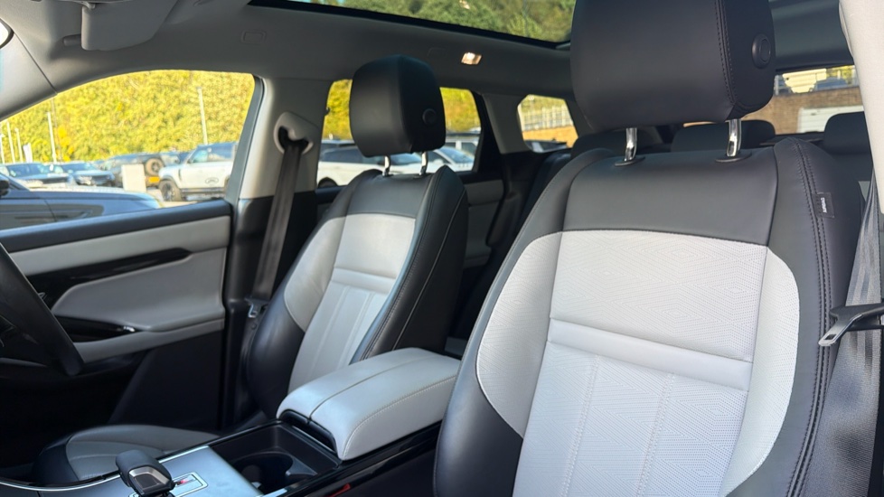 Land Rover Range Rover Evoque 2.0 D200 Dynamic HSE 5dr Auto Diesel Hatchback - Image 25