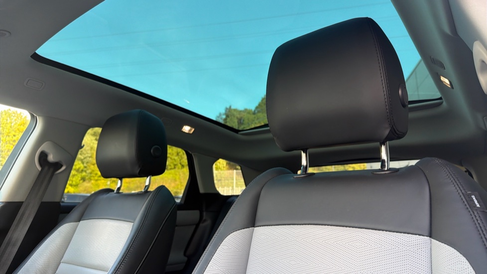 Land Rover Range Rover Evoque 2.0 D200 Dynamic HSE 5dr Auto Diesel Hatchback - Image 27